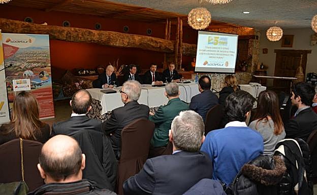 Alrededor de medio centenar de personas han acudido a la jornada