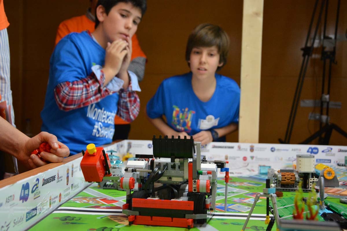 34 equipos de 4 provincias distintas de Castilla y León y otras comunidades han participado hoy en la fase clasificatoria del First Lego League celebrada en la Escuela Politécnica Superior.