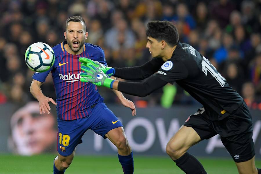 El conjunto de Valverde arrolla al Girona para afianzarse en el liderato. Tres goles de Suárez, un doblete de Messi y un gol de Coutinho neutralizaron el gol inicial de Portu.