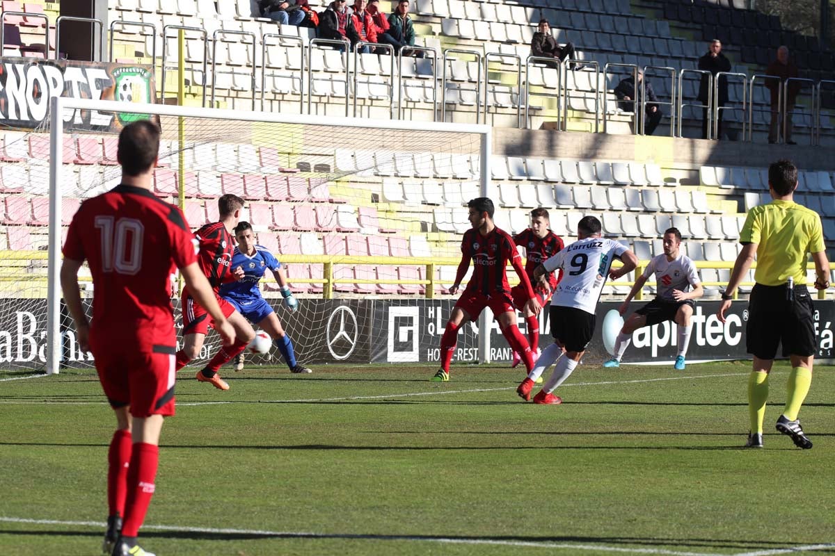 Una selección de las imágenes del choque entre el Burgos C y el Arenas de Getxo.