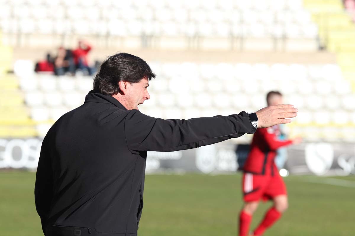 Una selección de las imágenes del choque entre el Burgos C y el Arenas de Getxo.