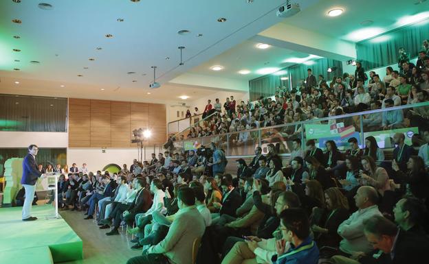 Alfonso Fernández Mañueco se dirige a los centenares de jóvenes de Nuevas Generaciones reunidos en el Palacio de Congresos. 