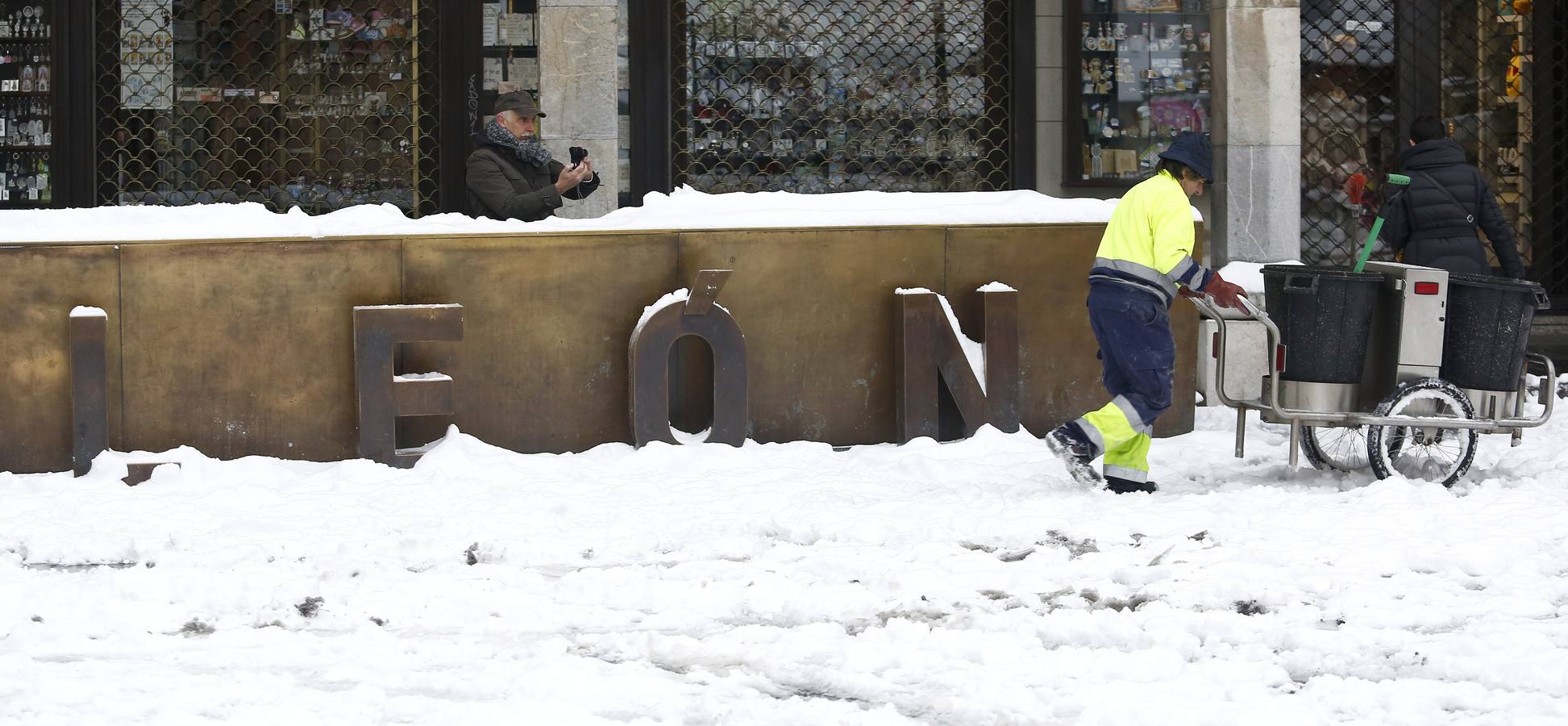 Temporal de nieve en la capital leonesa.