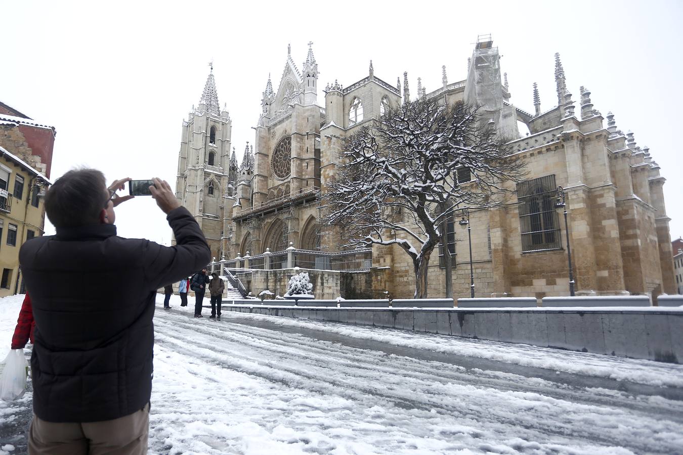 Temporal de nieve en la capital leonesa.