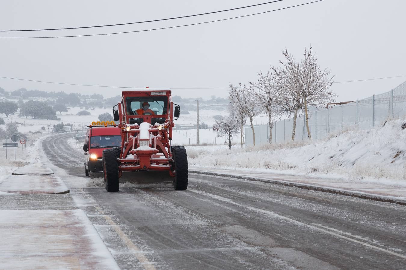 Temporal de nieve y hielo en Tardobispo, en la provincia de Zamora.