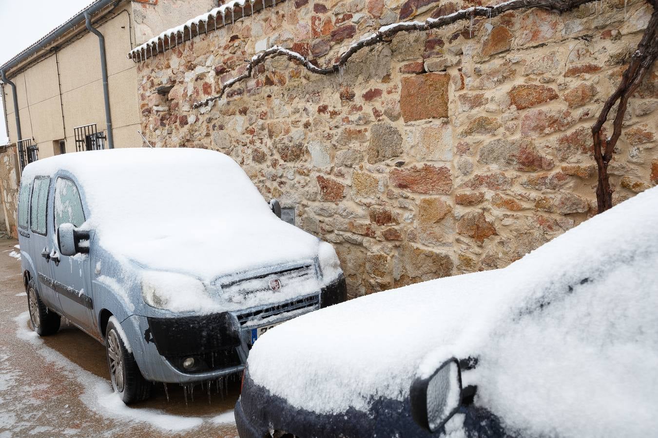 Temporal de nieve y hielo en Tardobispo, en la provincia de Zamora.