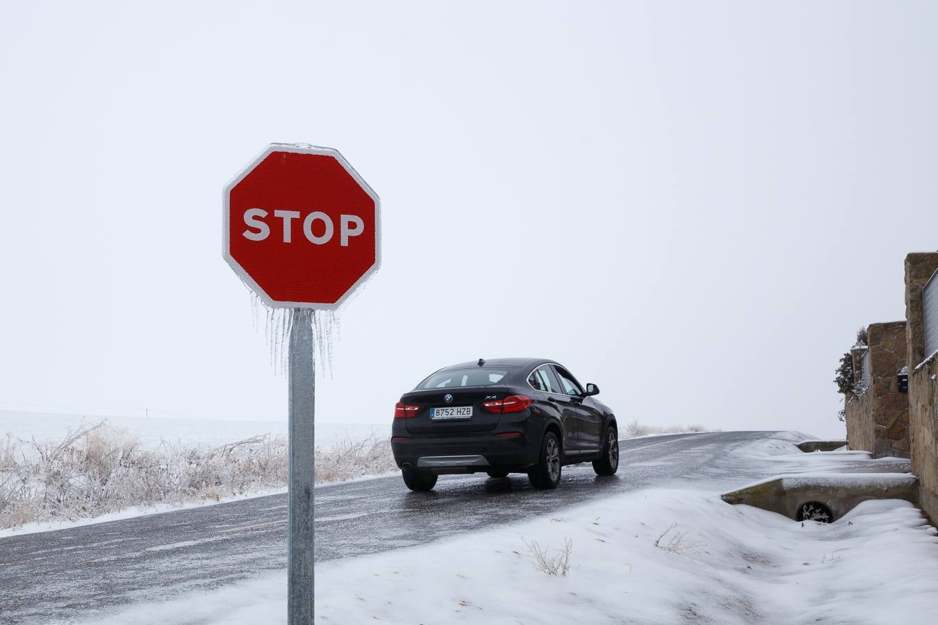 Temporal de nieve y hielo en Tardobispo, en la provincia de Zamora.