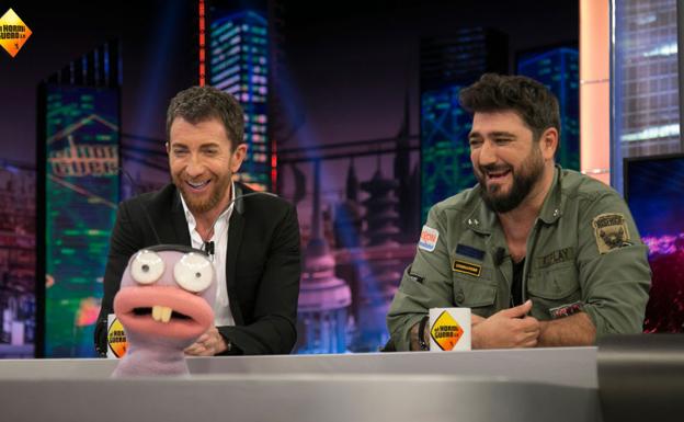 Antonio Orozco con Pablo Motos, en 'El Hormiguero'. 