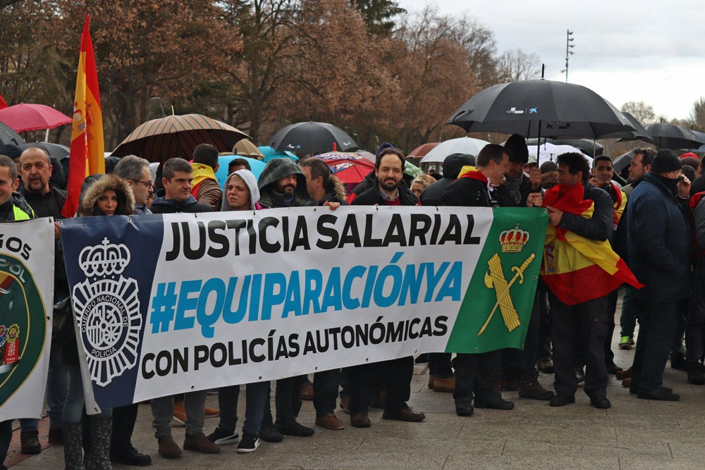 Fotos: Policías nacionales y guiardias civiles se manifiestan en Burgos