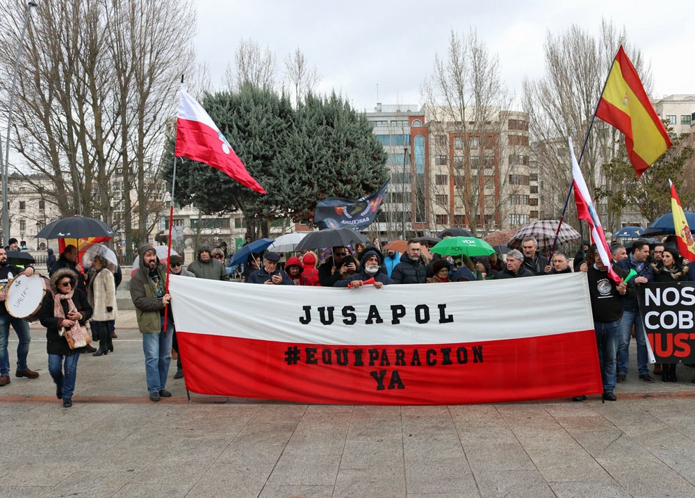 Fotos: Policías nacionales y guiardias civiles se manifiestan en Burgos