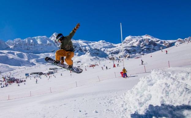 El pasado viernes, el sol volvió a aparecer en las pistas de Candanchú