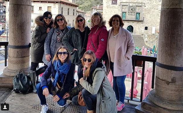 Paula Echevarría con sus amigas de fin de semana en Potes. 