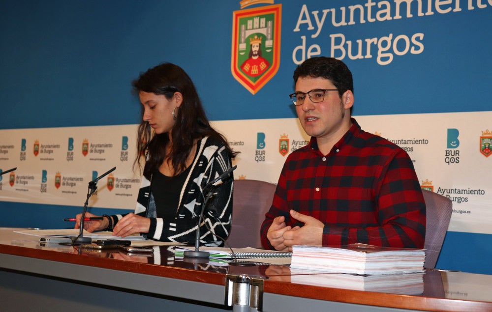Blanca Guinea y Raúl Salinero, concejales de Imagina Burgos, han comparecido en sala de prensa