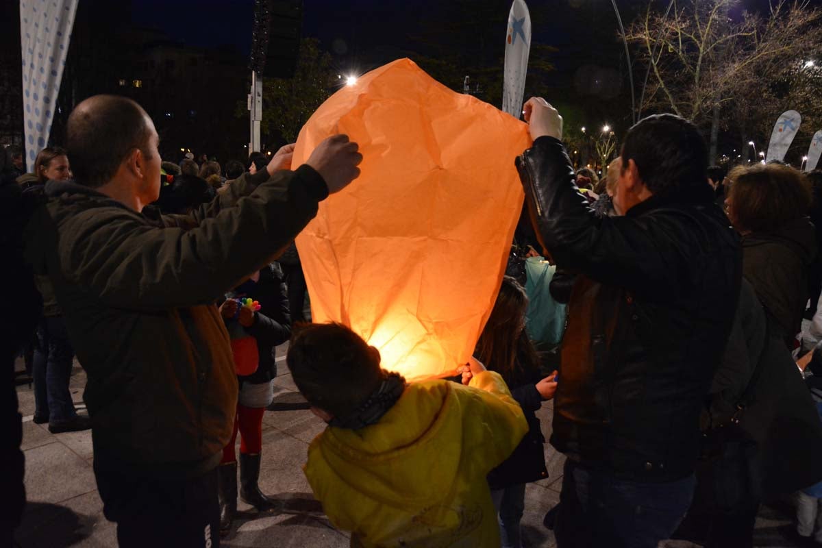 Fotos: Así han lanzado los burgaleses los farolillos solidarios