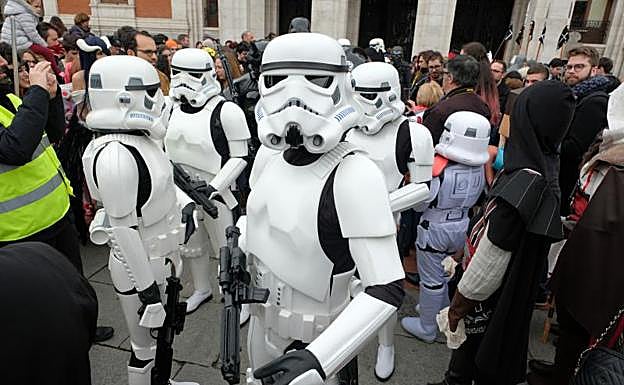 Soldados imperiales de 'Star Wars' en la Plaza Mayor de Valadolid