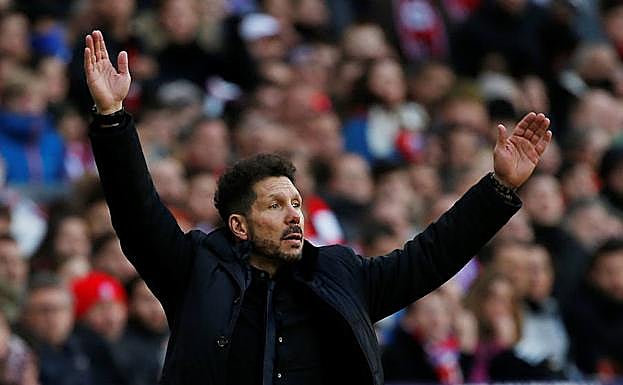 Diego Simeone, durante el choque ante el Celta. 