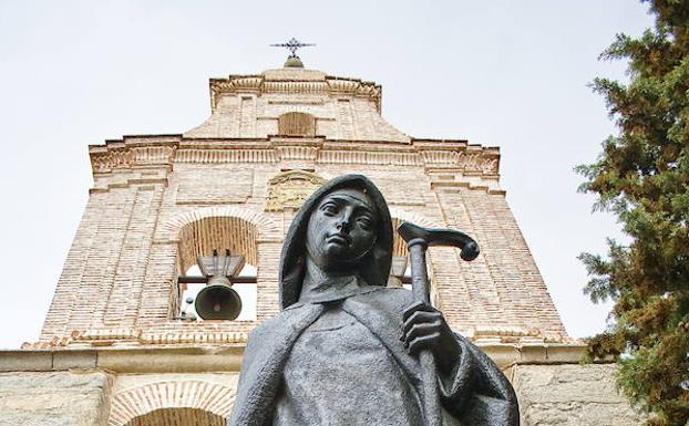 Estatua de Santa Teresa de Jesús en Ávila