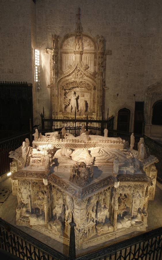 Cartuja de Miraflores (Burgos). Monasterio habitado por monjes cartujos y antiguo palacio de recreo de Enrique III. Es también Panteón Real de los padres de la Reina Isabel la Católica, Juan II e Isabel de Portugal.