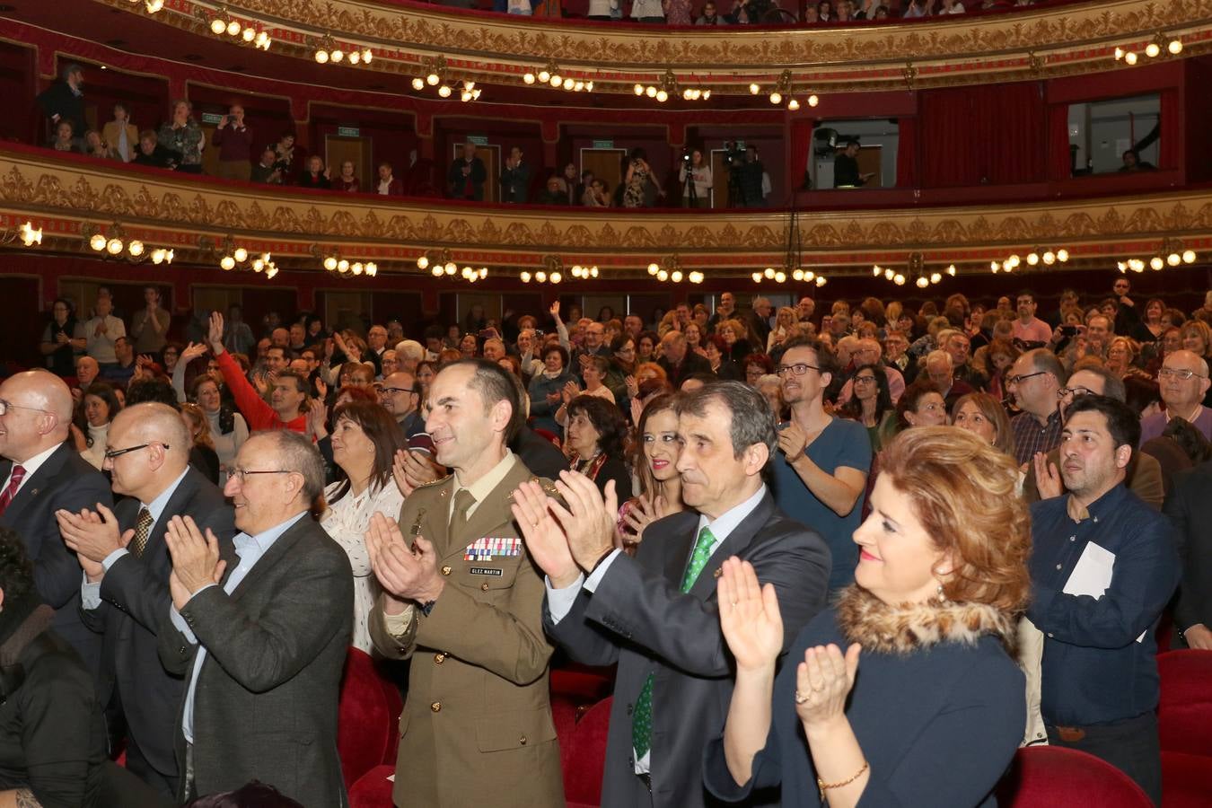 Fotos: Concha Velasco recibe la Medalla de Oro de Valladolid