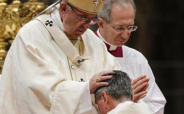 El papa Francisco, en la Basílica de San Pedro, en Ciudad del Vaticano.