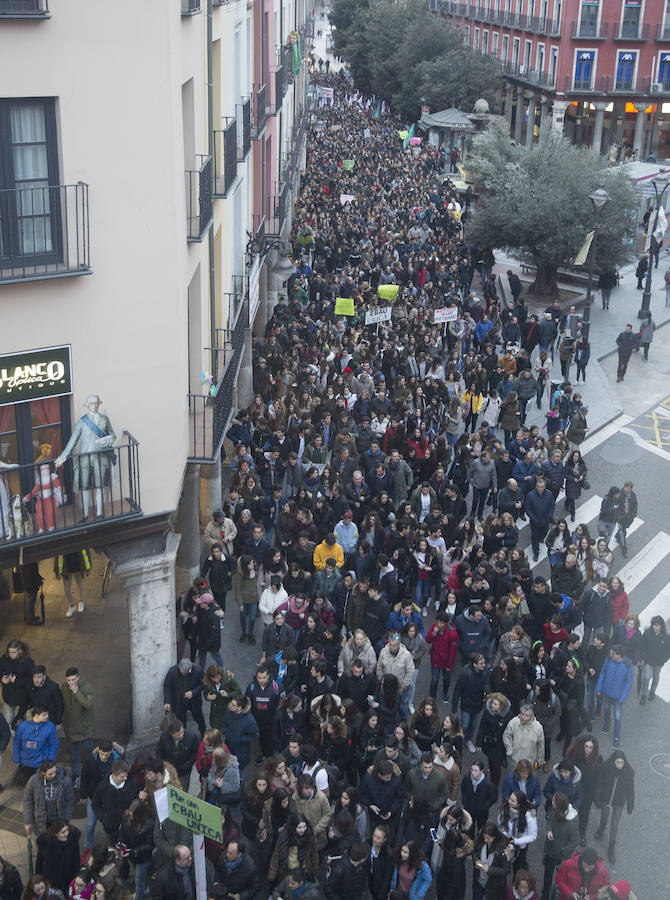 Fotos: Los estudiantes de Castilla y León piden una EBAU justa en Valladolid