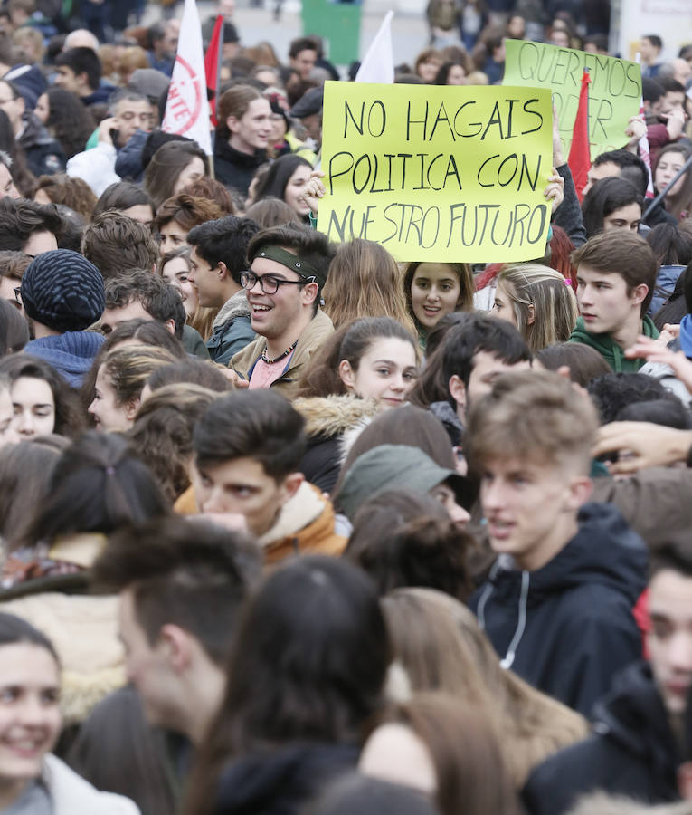 Fotos: Los estudiantes de Castilla y León piden una EBAU justa en Valladolid