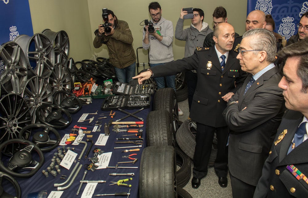 La Policía Nacional ha desarticulado un grupo criminal dedicado al robo de llantas, volantes y asientos de vehículos de alta gama.