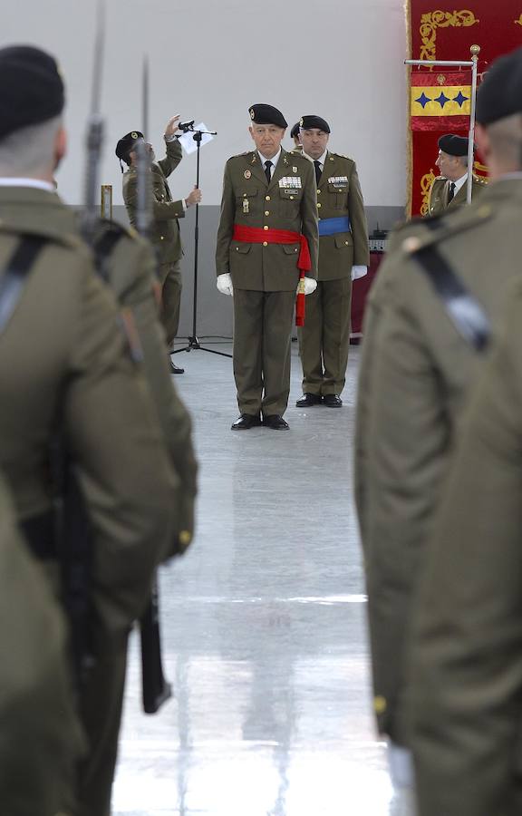 El acuartelamiento Diego Porcelos ha acogido hoy los actos de entrega de mando de la División 'San Marcial'.