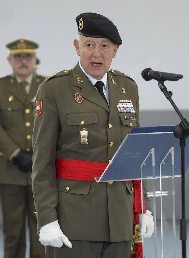 El acuartelamiento Diego Porcelos ha acogido hoy los actos de entrega de mando de la División 'San Marcial'.