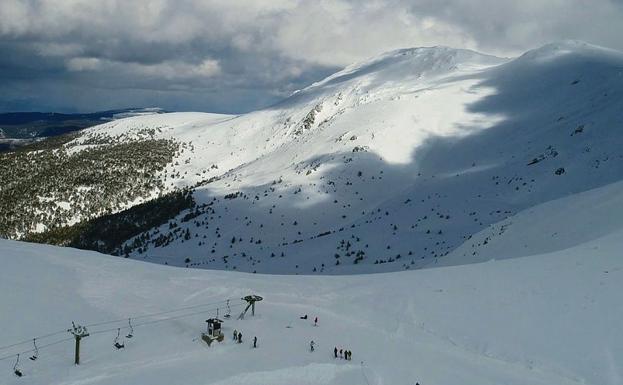 Hasta 260 centímetros de nieve se acumulan en sus pistas