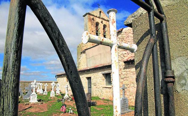 Cementerio de Barahona de Fresno, junto a la iglesia de San Cristóbal. 