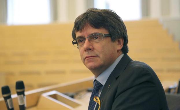 El expresidente catalán Carles Puigdemont antes de pronunciar una conferencia en la Universidad de Helsinki.