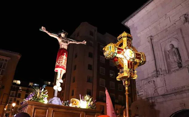 Las cruces faroles recordaron los momentos de Cristo crucificado