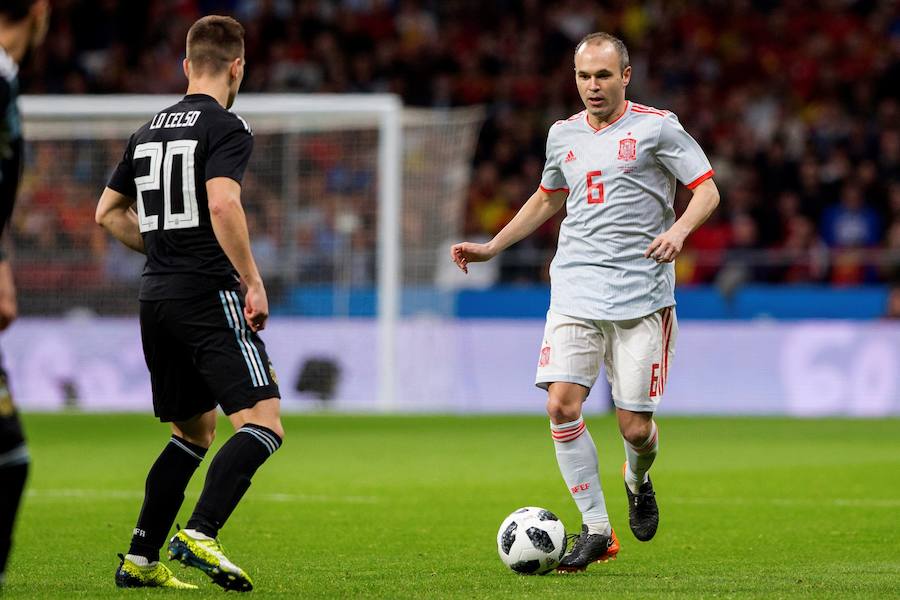 La selección que dirige Julen Lopetegui apabulló a Argentina en su estreno en el Wanda Metropolitano (6-1) con un 'hat-trick' de Isco y tantos de Diego Costa, Thiago y Aspas.