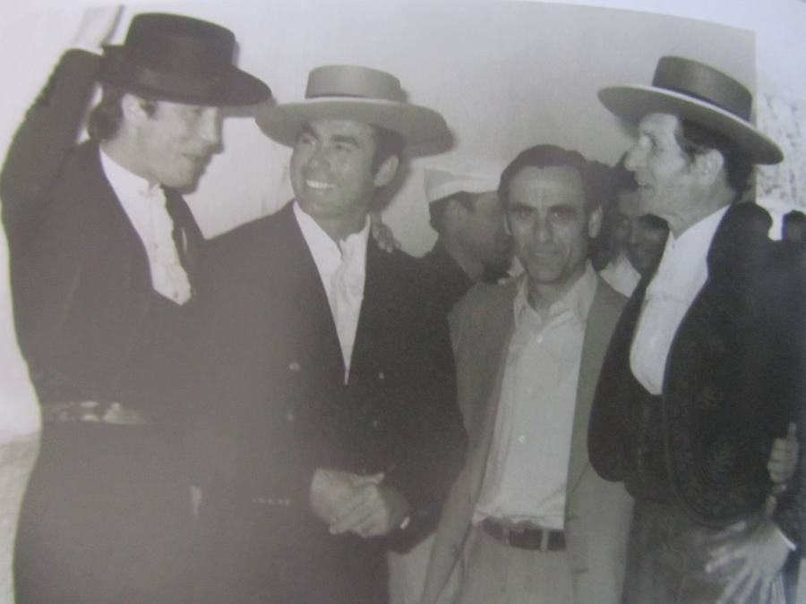 El Cordobés, Paquirri y Ángel Peralta con Antonio García.