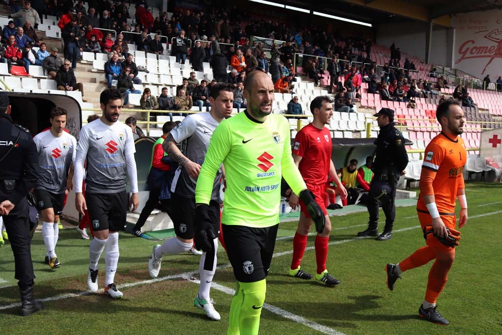 Una selección de las mejores imágenes del choque entre el Burgos CF y el CD Izarra.