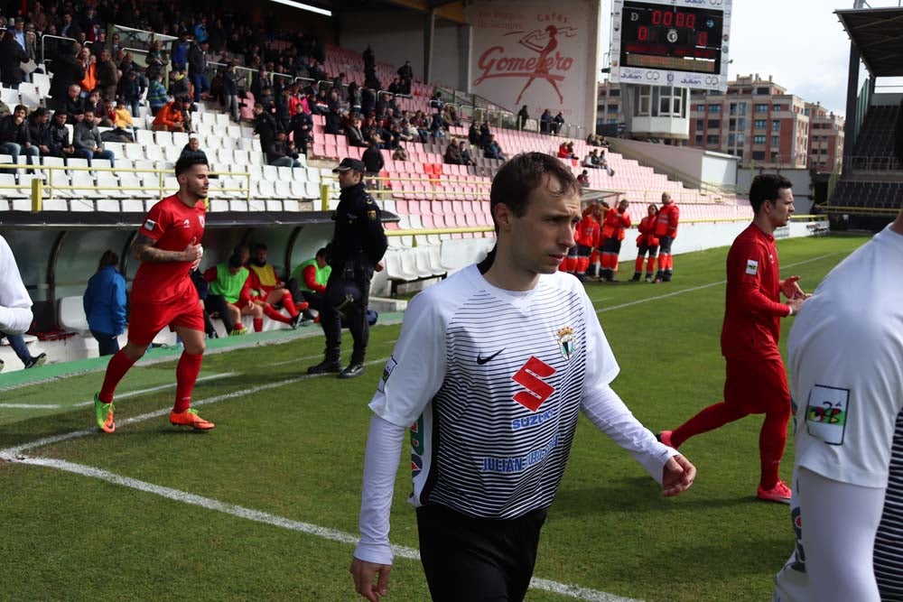 Una selección de las mejores imágenes del choque entre el Burgos CF y el CD Izarra.