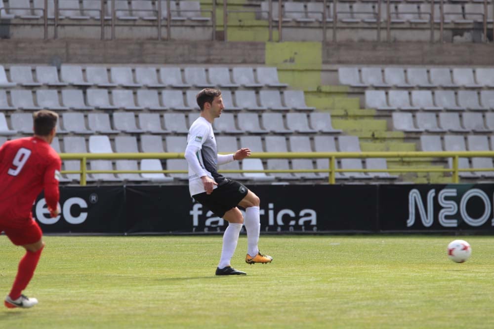 Una selección de las mejores imágenes del choque entre el Burgos CF y el CD Izarra.