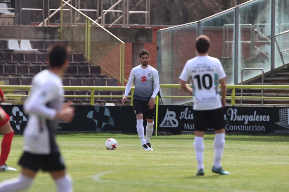 Una selección de las mejores imágenes del choque entre el Burgos CF y el CD Izarra.