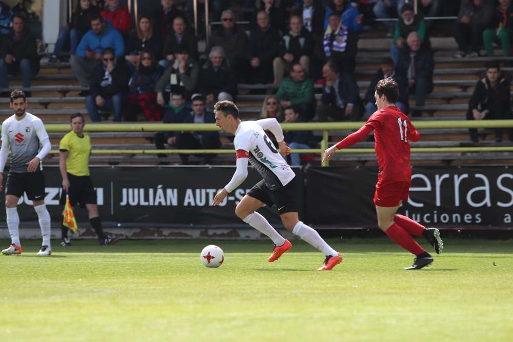 Una selección de las mejores imágenes del choque entre el Burgos CF y el CD Izarra.