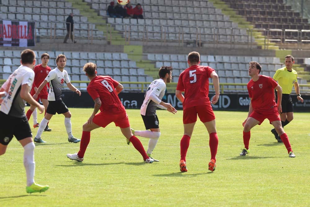 Una selección de las mejores imágenes del choque entre el Burgos CF y el CD Izarra.