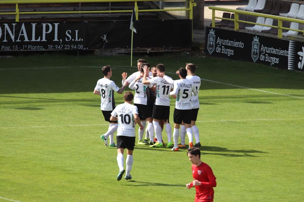 Una selección de las mejores imágenes del choque entre el Burgos CF y el CD Izarra.