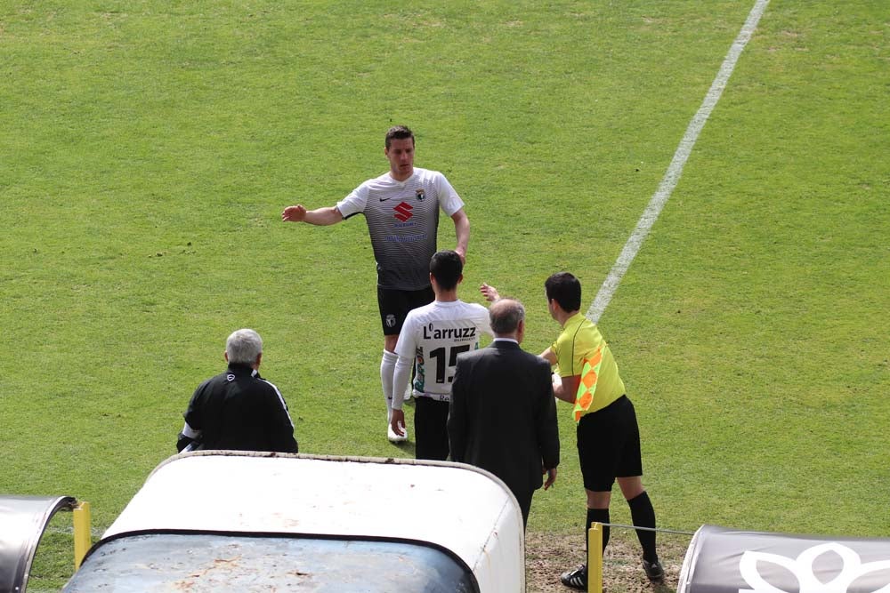 Una selección de las mejores imágenes del choque entre el Burgos CF y el CD Izarra.