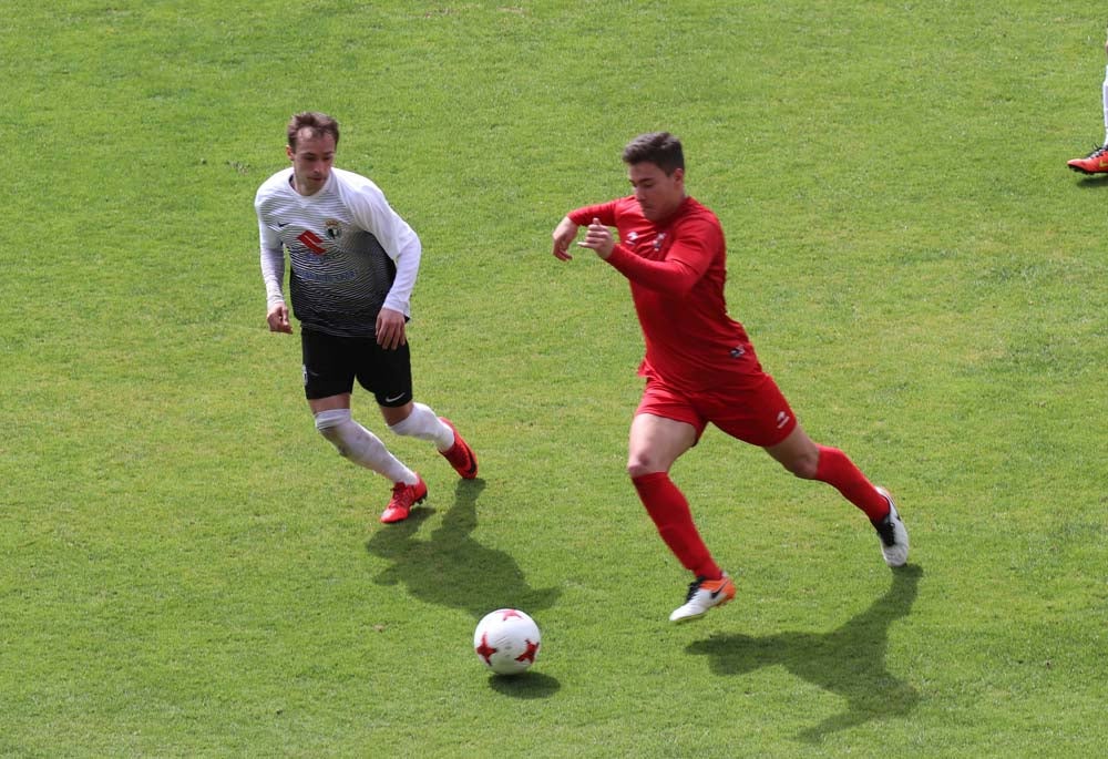 Una selección de las mejores imágenes del choque entre el Burgos CF y el CD Izarra.