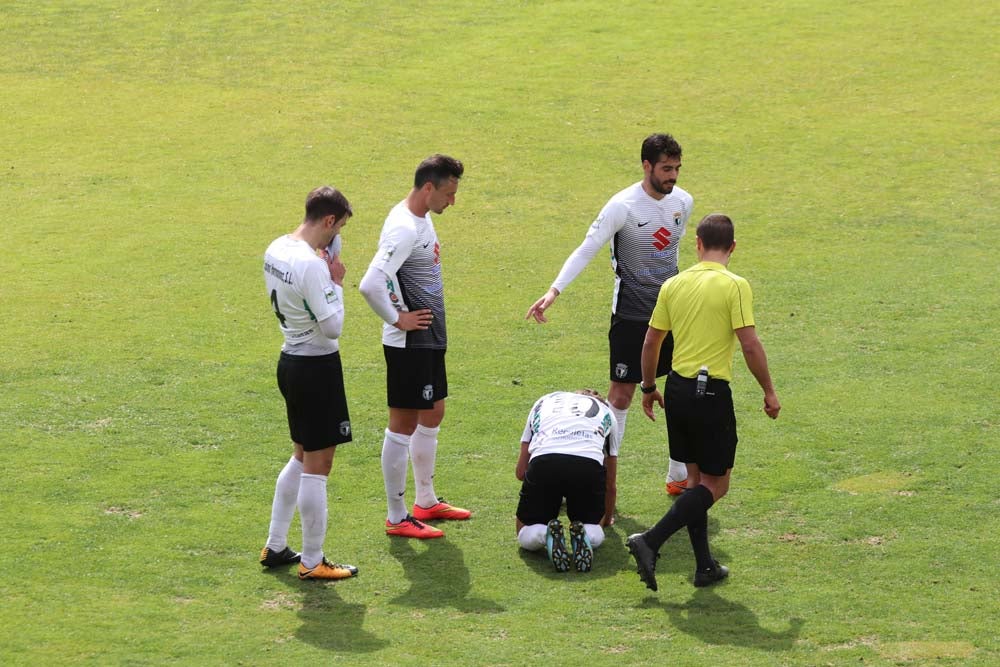 Una selección de las mejores imágenes del choque entre el Burgos CF y el CD Izarra.