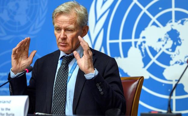 El coordinador de la ayuda para las áreas sitiadas en Siria, Jan Egeland, ofrece una rueda de prensa. 