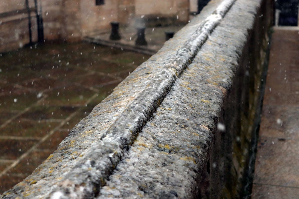 Fotos: La nieve continúa el martes en Burgos