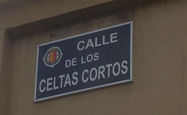 La nueva placa en la antigua calle de Mariano Miguel López. 