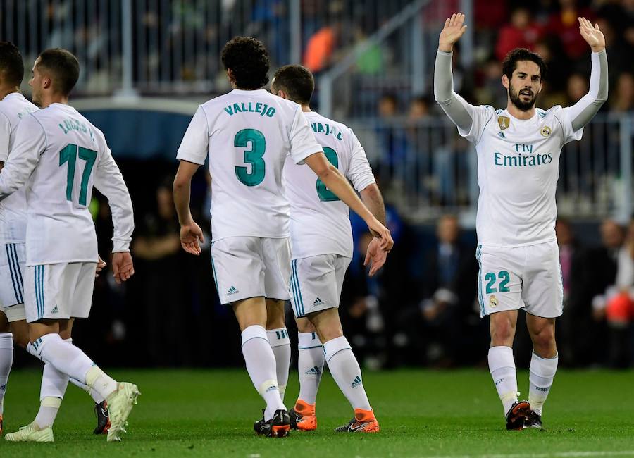 El Real Madrid consigue la victoria en La Rosaleda, gracias a los tantos de Isco y Casemiro. El Málaga marcó el gol del honor en el último minuto del encuentro