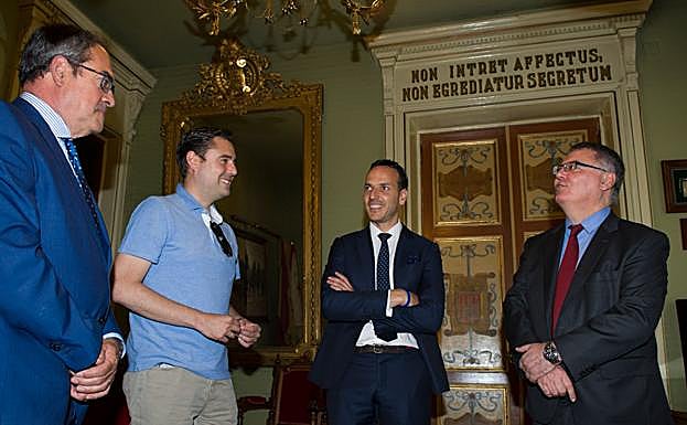 Félix Sancho en su visita institucional junto al ex presidente de la ACB, Francisco Roca